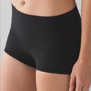 Lululemon wonder shorts black